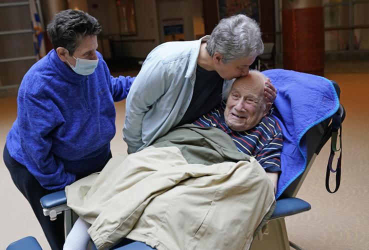Despite vaccines, nursing homes struggle with outbreaks (copy)