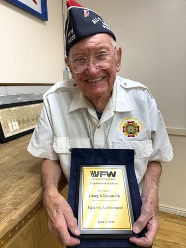 Fruitland Air Force veteran, 97, receives VFW's Lifetime Achievement award