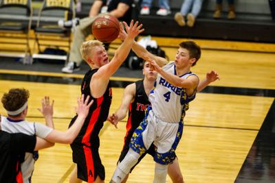 Hs Boys Bball Ure Sparks Ririe S Comeback In 49 47 Win Over