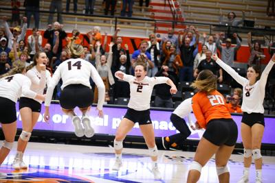 ISU VB beats UNC
