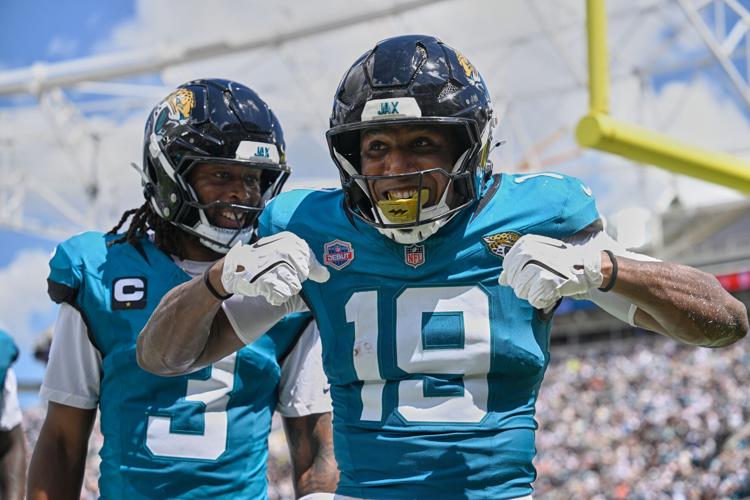 Top photos from the first Sunday of the NFL season
