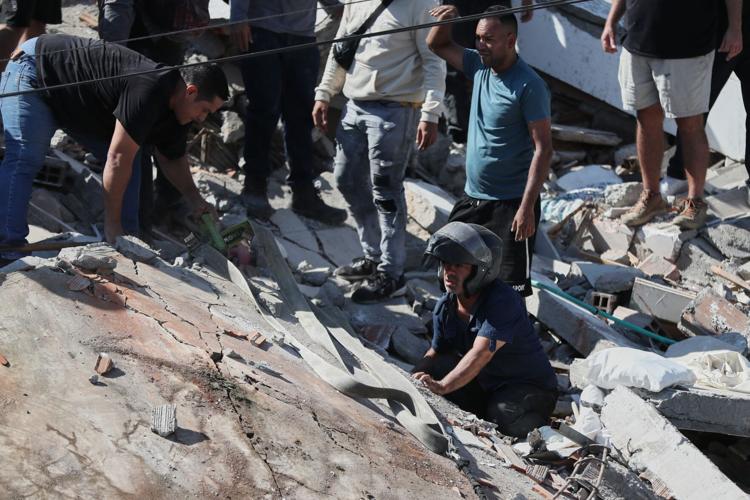 Deadly 7.4-magnitude earthquake hits Colombia, leaving widespread destruction, in photos
