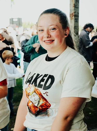 potato server girl.png