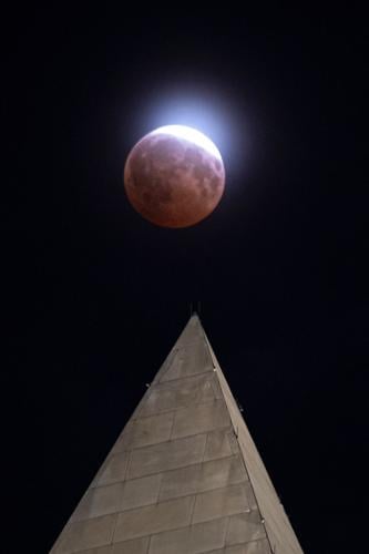 A lunar eclipse lights up skies across the Americas. in photos