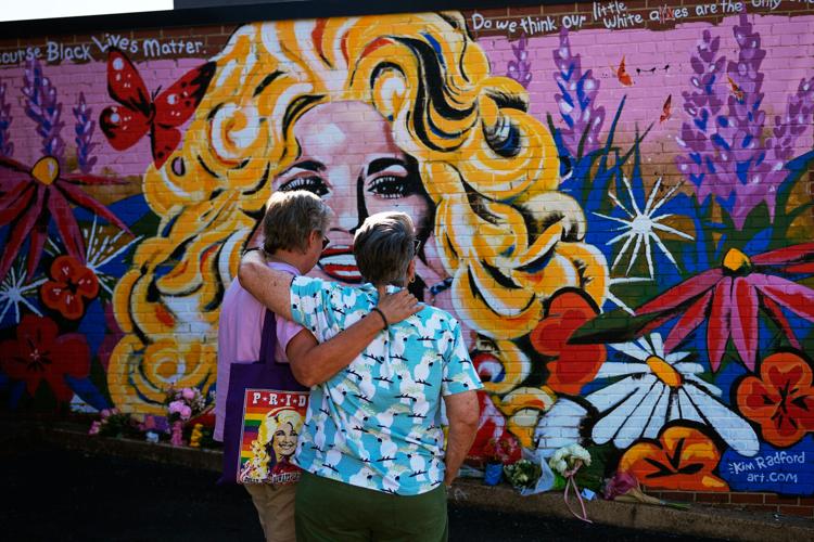 From Los Angeles to Nashville, fans remember Dolly Parton, in photos