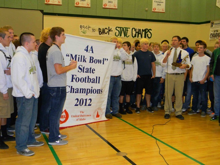 Shelley, Blackfoot football teams celebrate state victories Members
