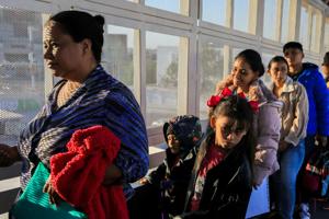 Appeals court says Trump administration must open borders to asylum-seekers