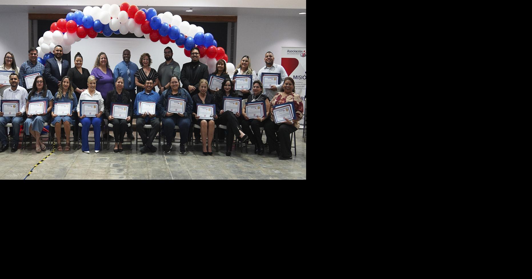 Business dreams take flight in Calipatria with Emprendedor@s Program graduation