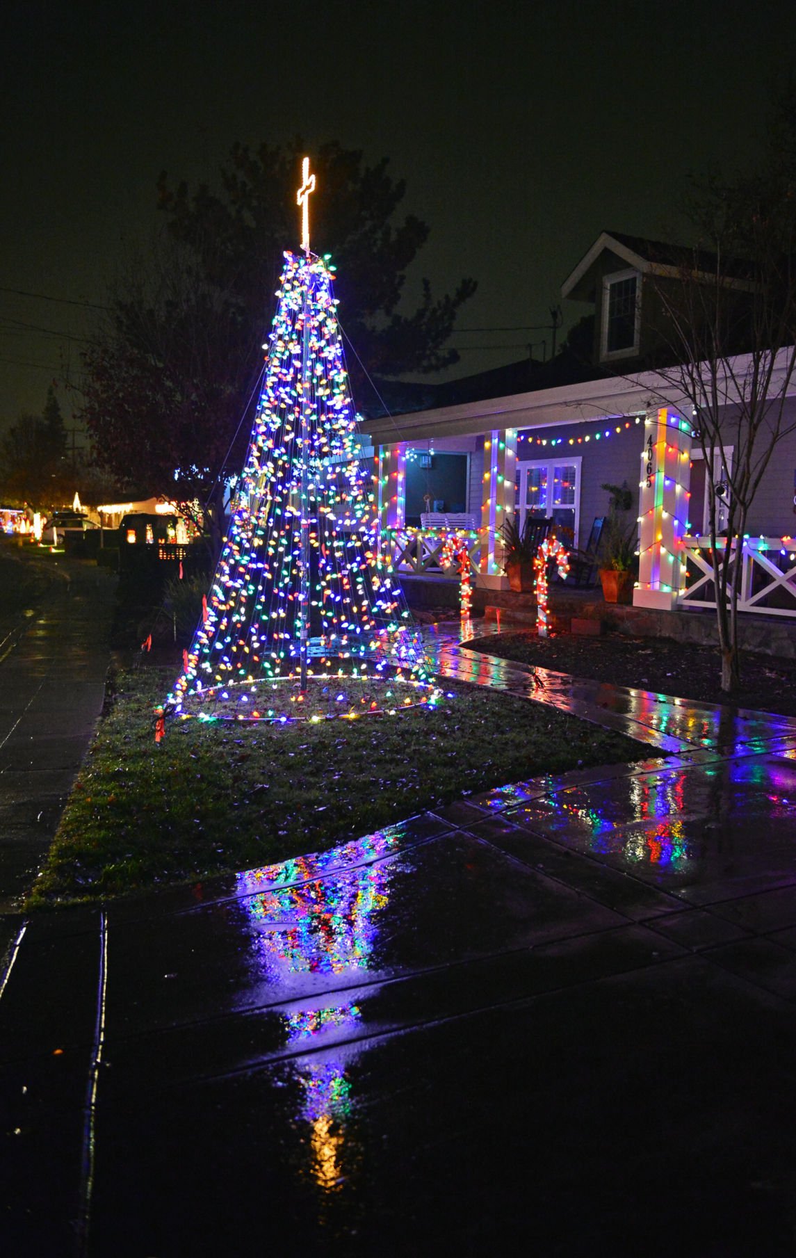 Candy Cane Lane Showcases Holiday Lights in Pleasanton