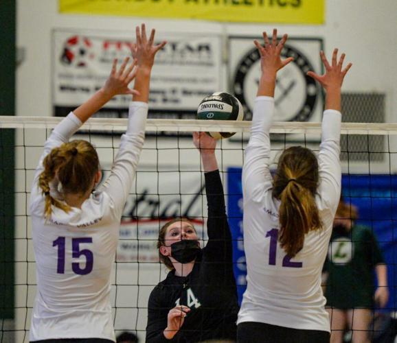 Amador Valley High School's Girls' Volleyball Team Sweeps Livermore in