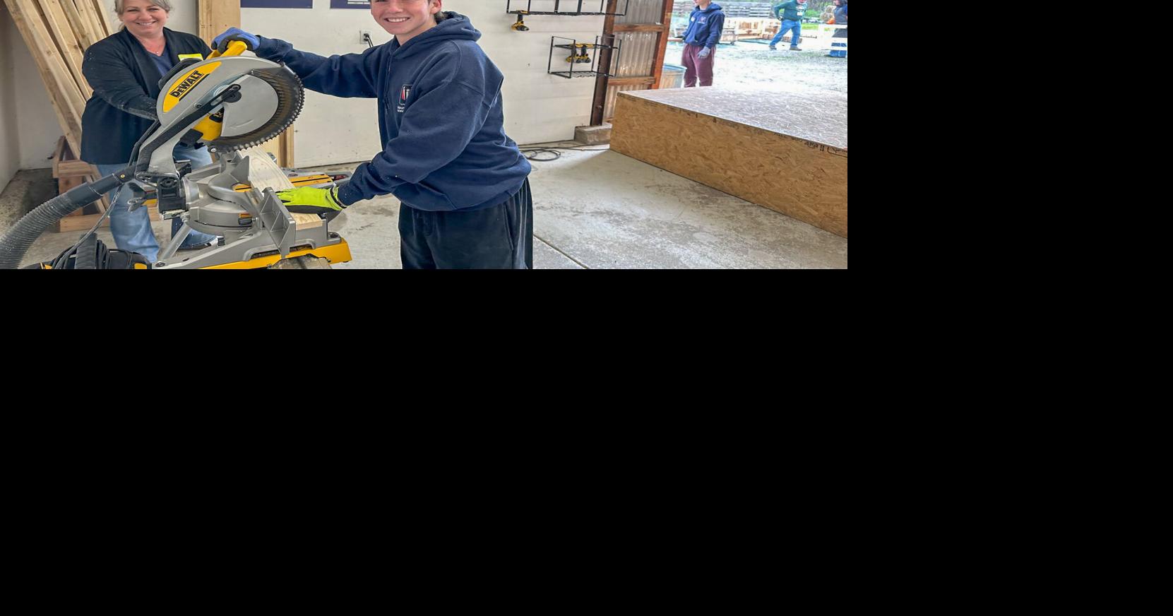 Moms, Sons Notch 20,000 Volunteer Hours