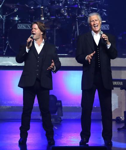 Bill Medley Of The Righteous Brothers Takes The Stage With Bucky Heard Thursday Culture 3966