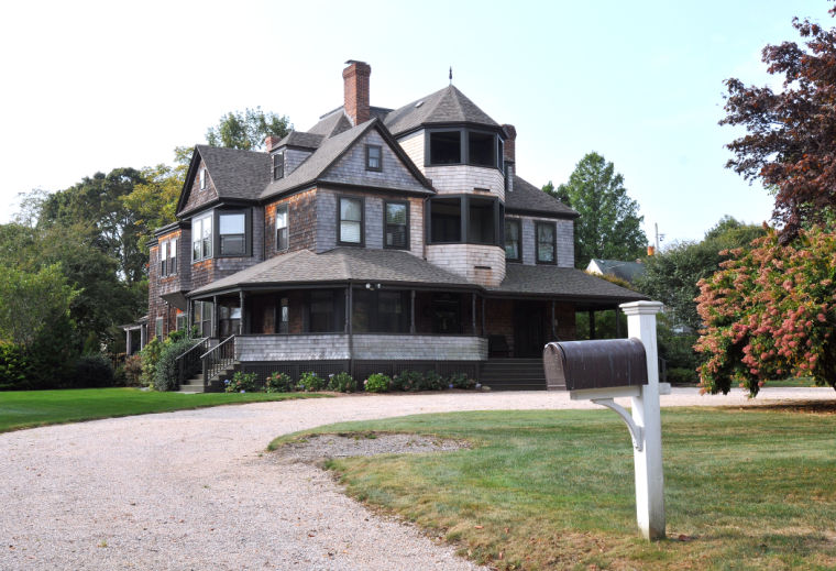 Narragansett tour offers glimpses of stately homes churches