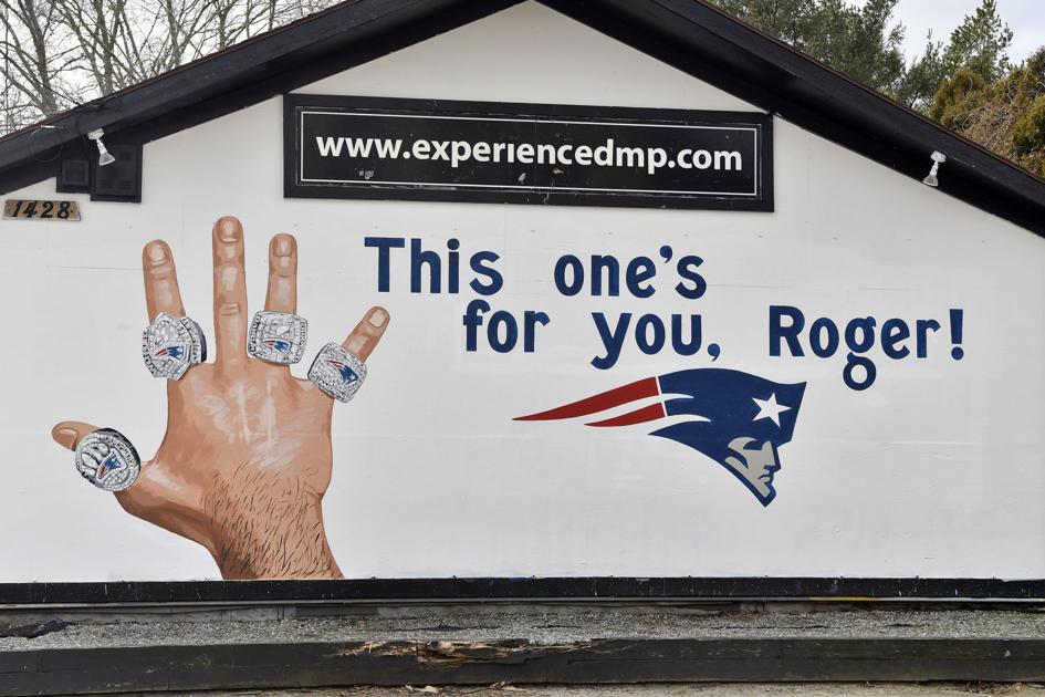 Local Patriots Fan S Mural Draws National Buzz South Kingstown