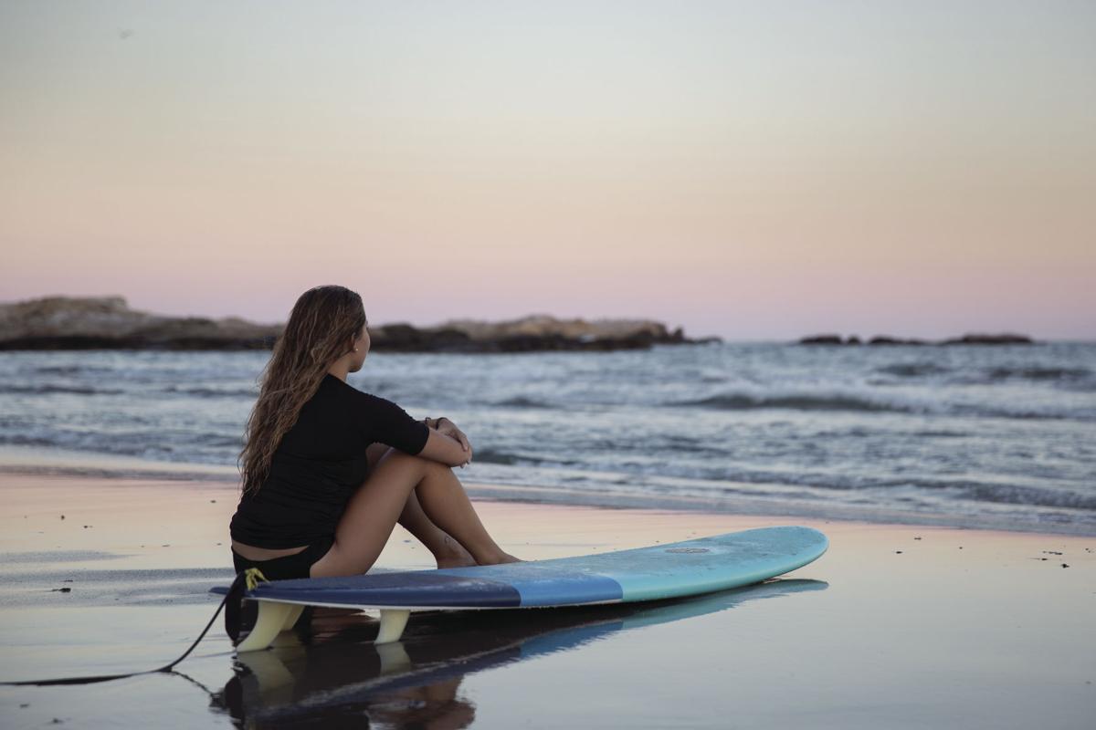 ‘Sunset Surfer’