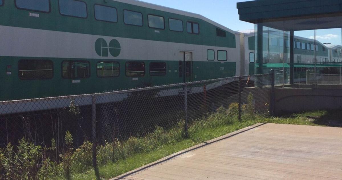 New Oakville, Burlington QEW signs will make switching to transit ...