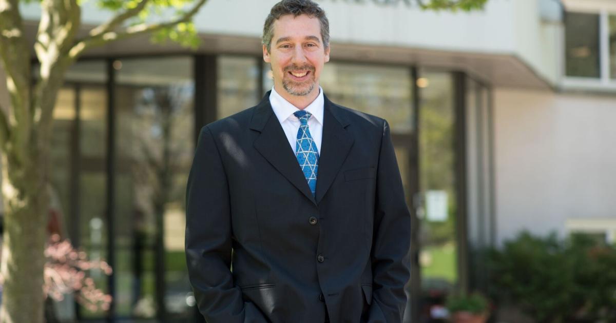 Rabbi Stephen Wise celebrates 10-year milestone in Oakville