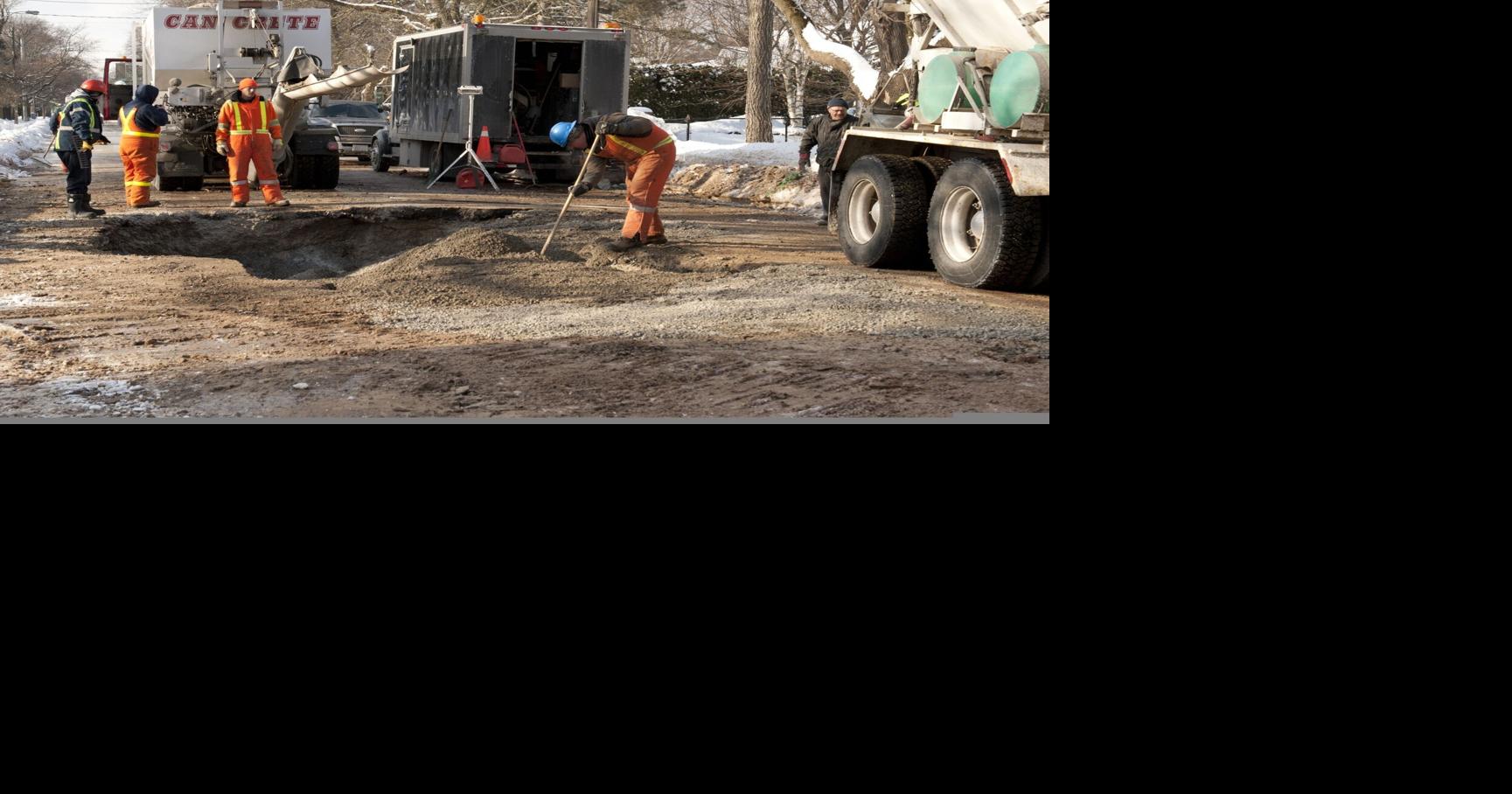 Watermain break closes portion of Lakeshore Road in Burlington