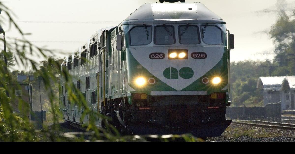  RevEd Photo: GO Transit MP40PH-3C #636 pulls into Long  Branch GO station with an eastbound GO train bound for Oshawa. #636 is one  of 67 MP40PH-3C locomotives on GO Transit's