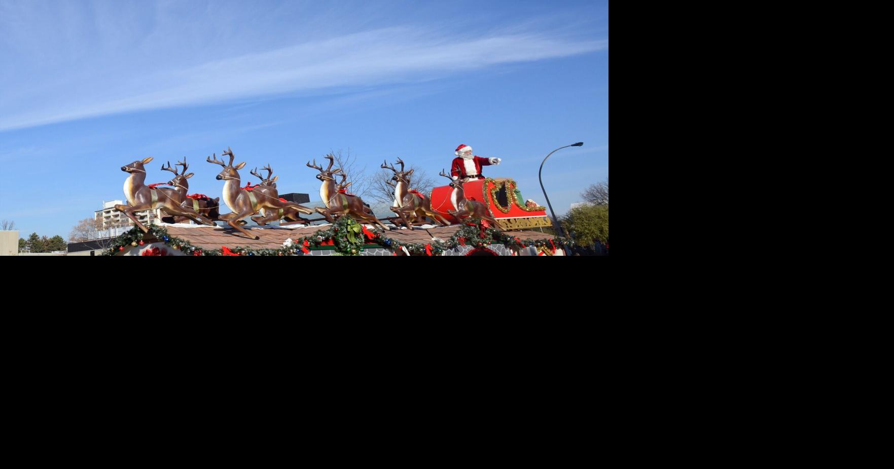 Santa Claus arrives in Oakville Saturday