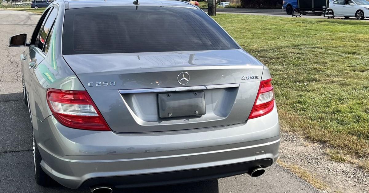 'Must be removed': Mercedes driver in Burlington neighbourhood gets $110 fine during traffic stop for allegedly covering licence plate