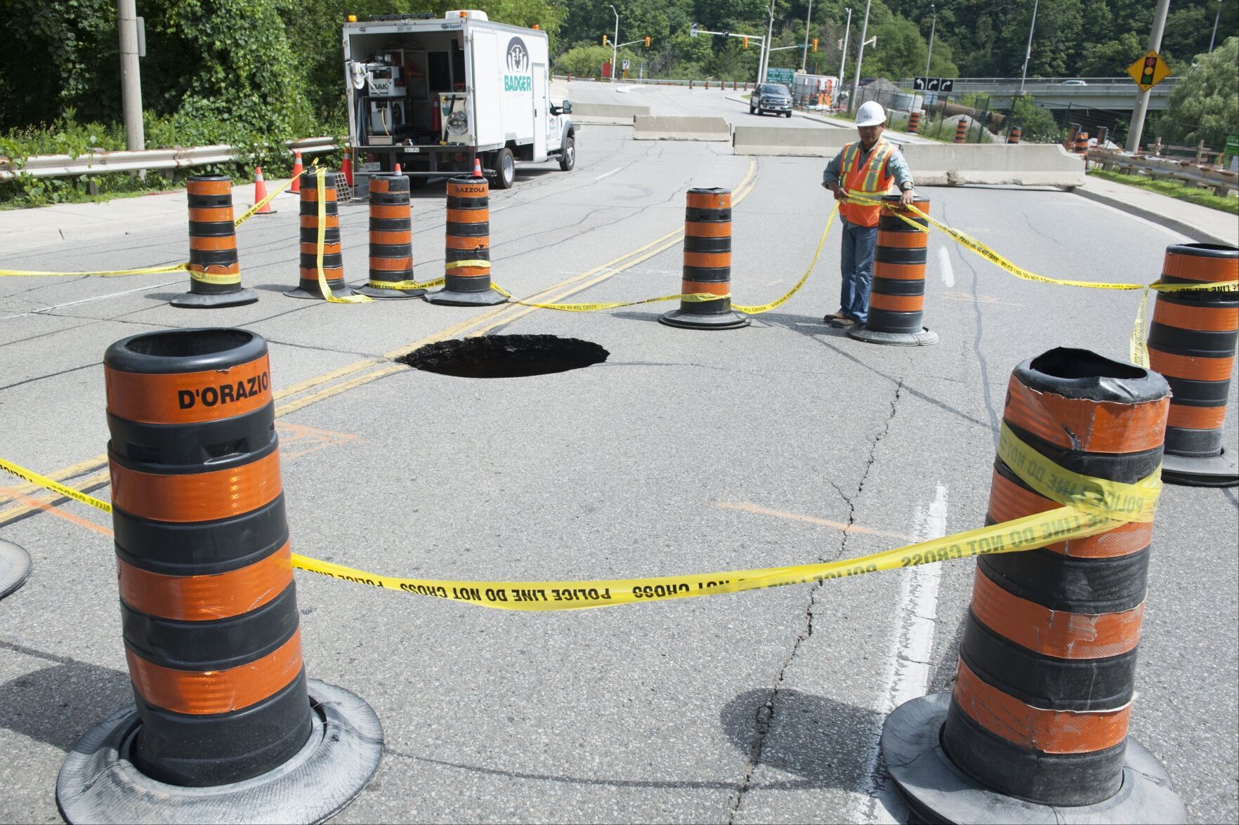 Sinkhole expected to keep portion of Oakville road closed for