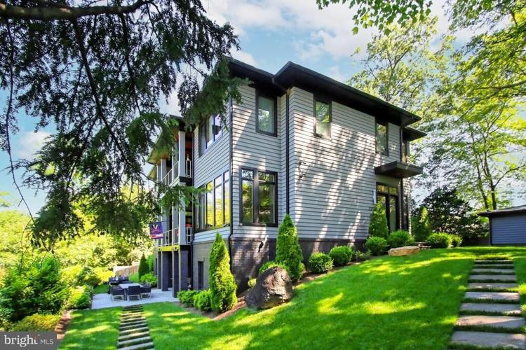 Top six homes for sale in Arlington Headlines