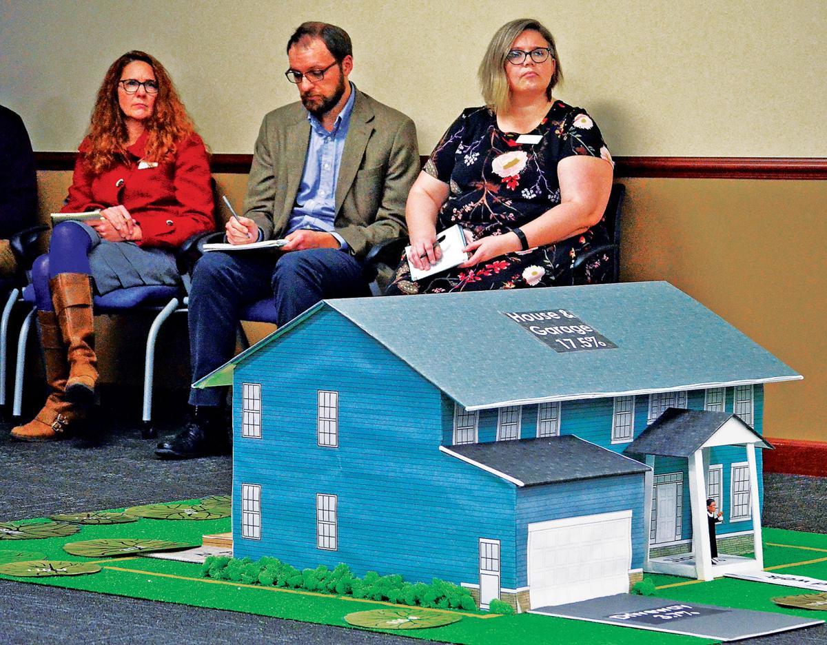 At Forum Vienna Residents Voice Opposition To Higher Lot Coverage Percentages Vienna Insidenova Com Get the vienna, va local hourly forecast including temperature, realfeel, and chance of precipitation. at forum vienna residents voice