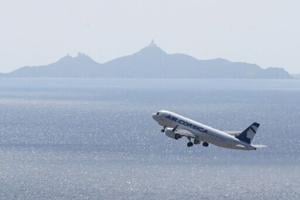 Air traffic controller #39 s nap strands tourists to Corsica mid air