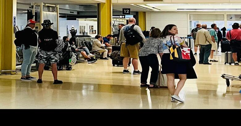 Hundreds of passengers at Reagan Airport say they were 'stranded