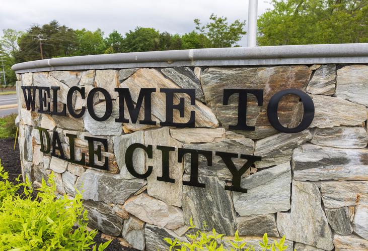 Welcome to Dale City! New sign goes up in eastern Prince William ...