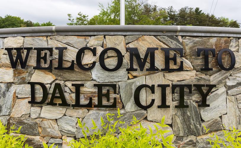 Welcome to Dale City! New sign goes up in eastern Prince William ...