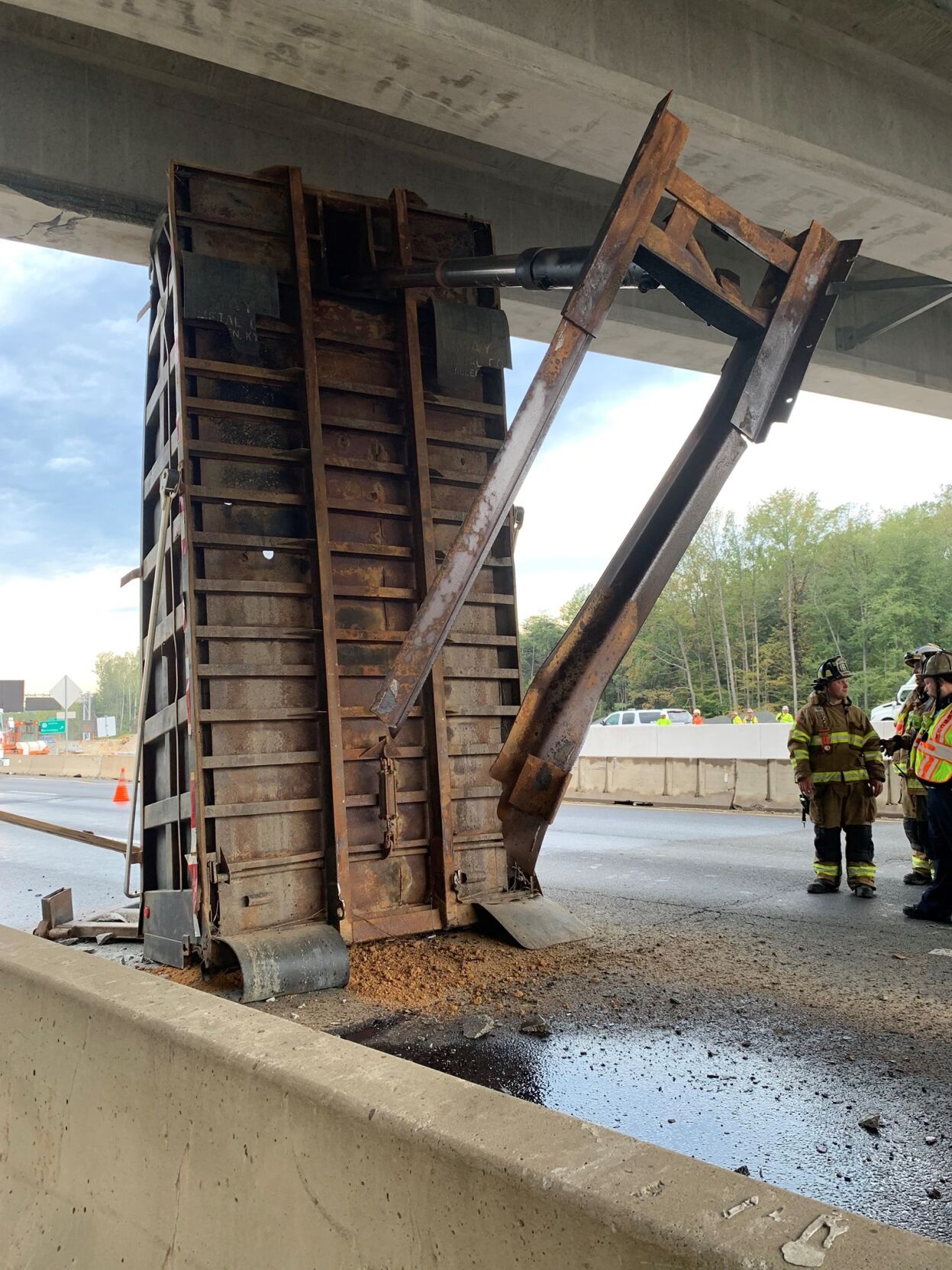 UPDATED: Dump truck driver charged after crash closes I-95 in Stafford ...