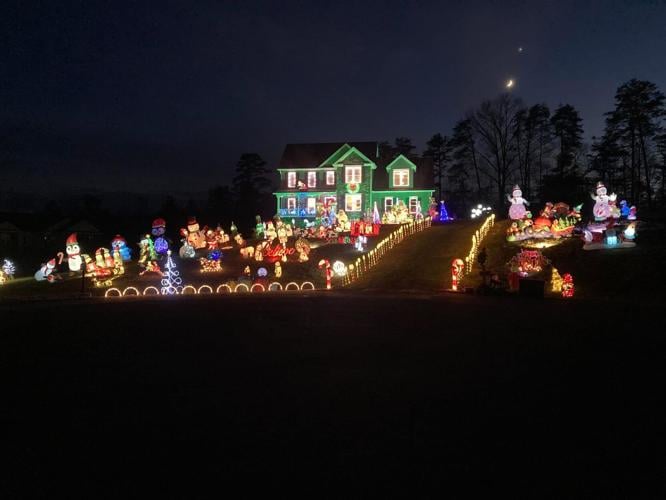 Merry and bright: Anderson family drive-thru Christmas lights return to ...