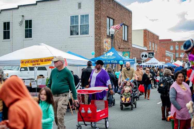 IN PHOTOS Thousands flock to the Manassas Fall Jubilee Headlines