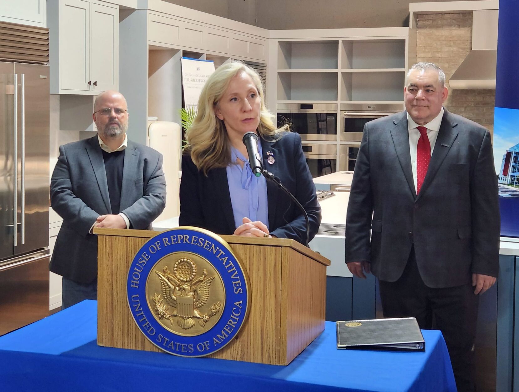 Rep. Spanberger speaks on perils of default during stop in Prince