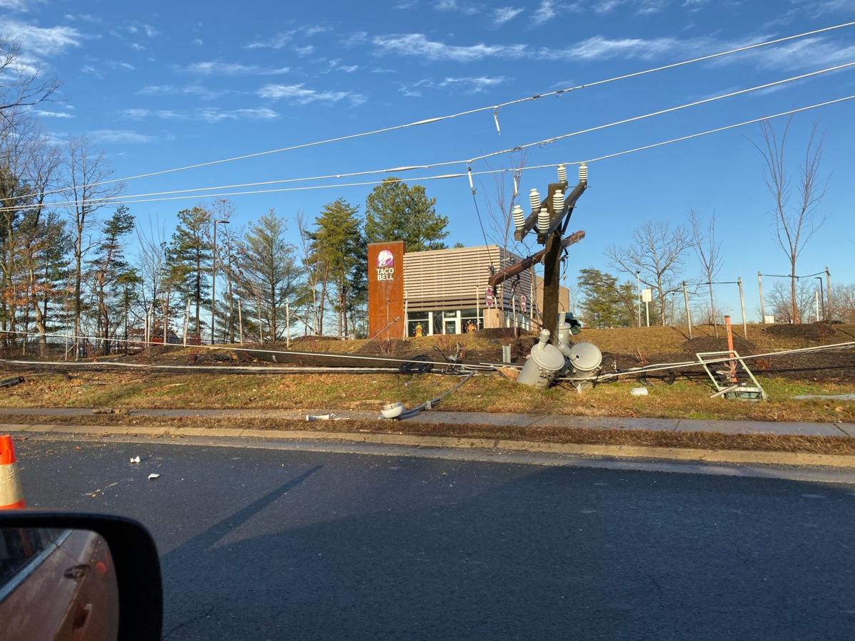 Updated Outages Down To 606 After Crash Takes Out Power Lines In Lake Ridge Lake Ridge Insidenova Com