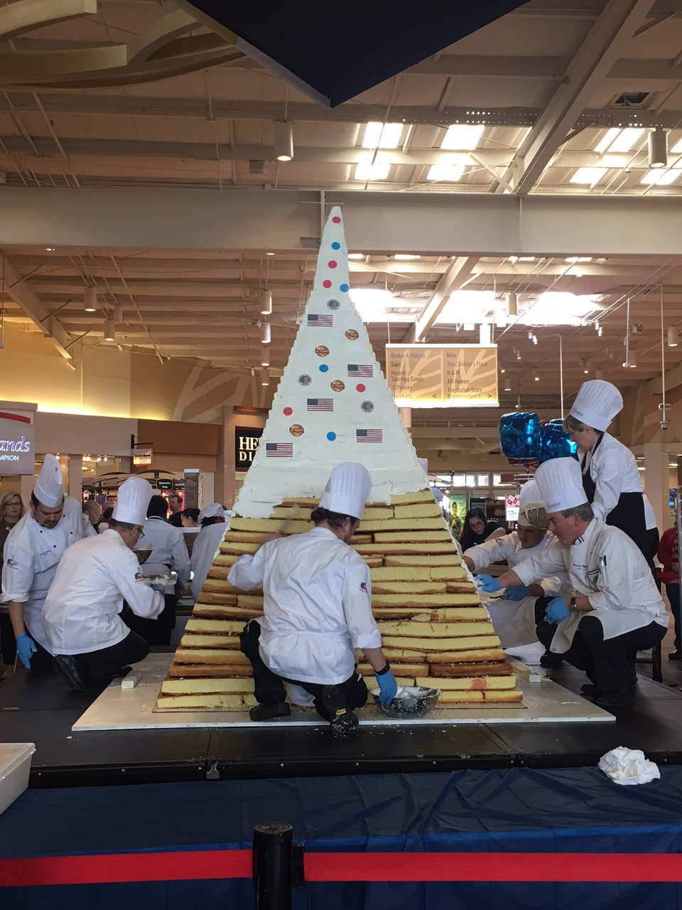 Stratford University breaks record for world #39 s tallest pyramid cake