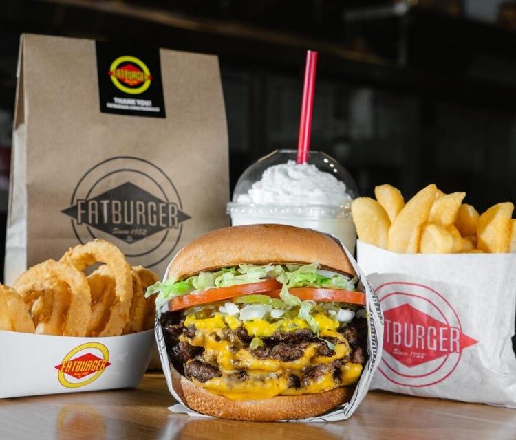 Hollywood favorite Fatburger brings its ‘everything on it’ burgers (and