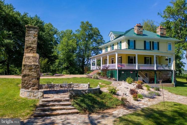 Top six homes for sale in Warrenton Headlines