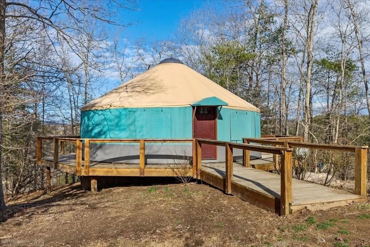 Yurt with clearance land for sale