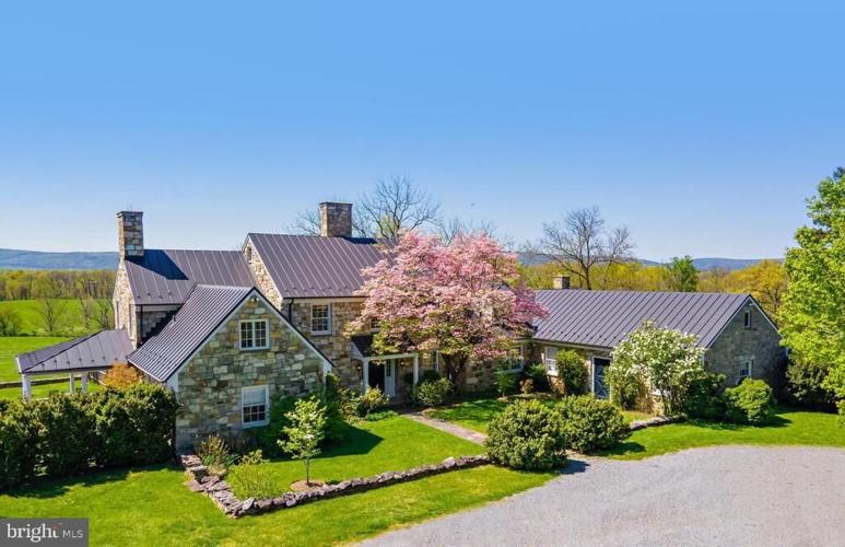 Top six homes for sale in Middleburg Headlines