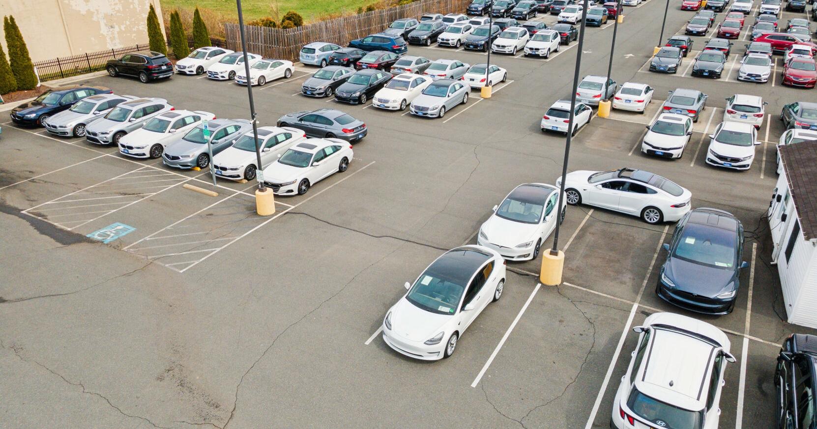 Дилер Car Town переедет на Centreville Road после сделки на 4,35 млн долларов