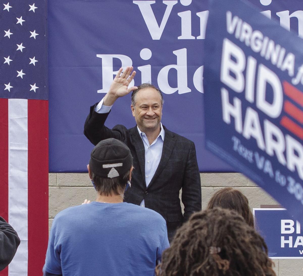 Doug Emhoff Campaigns In Manassas As Early In Person Voting Wraps Up Headlines Insidenova Com