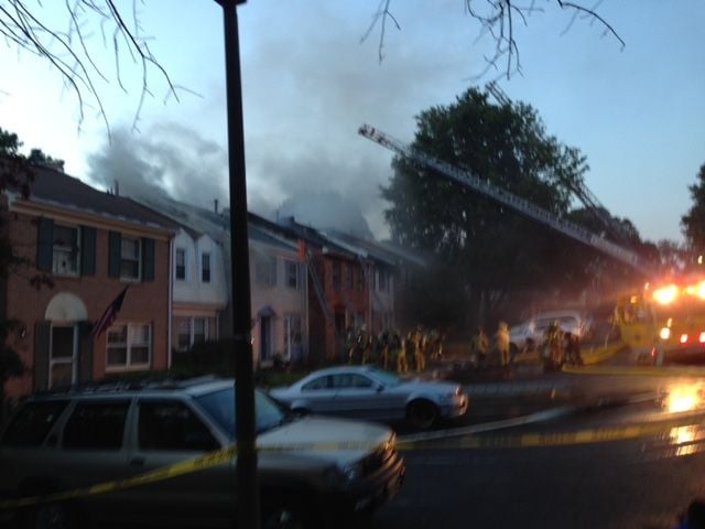 VIDEO: Fire rips through three Lake Ridge townhouses | Headlines ...
