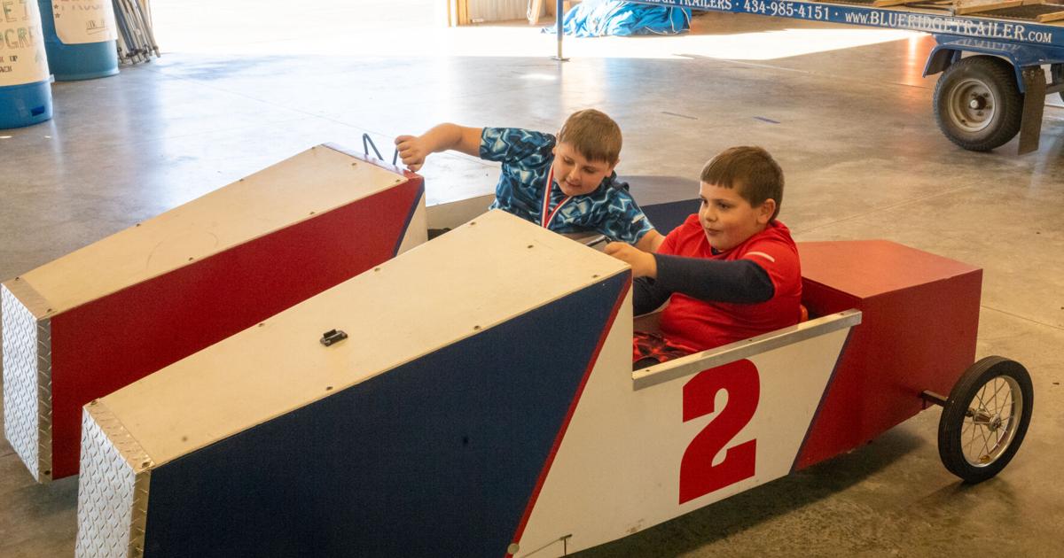 two racers in antique boxcar racing machines.JPG | | insidenova.com
