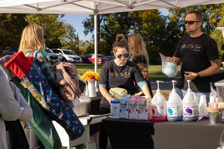 GALLERY Culpeper festival goers enjoy winery's fall festival, craft