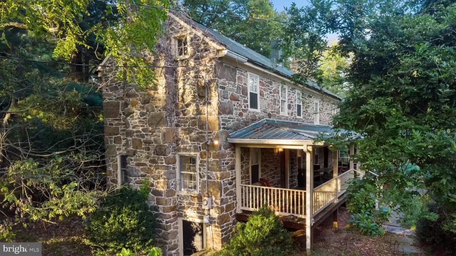 PHOTOS Stone house in Purcellville where time stands still Headlines