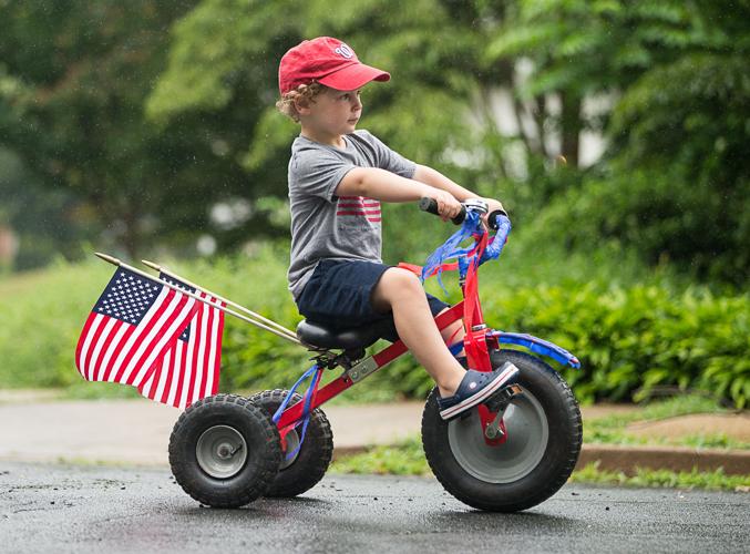 Slide show Scenes from the Bellevue Forest Children’s Parade news