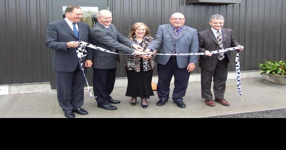 Kemptville Campus opens robotic dairy barn
